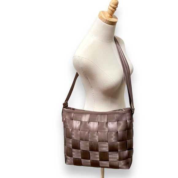 Harveys Handbags - Harvey's Seat Belt Shoulder Crossbody Brown Original Large Tote Bag